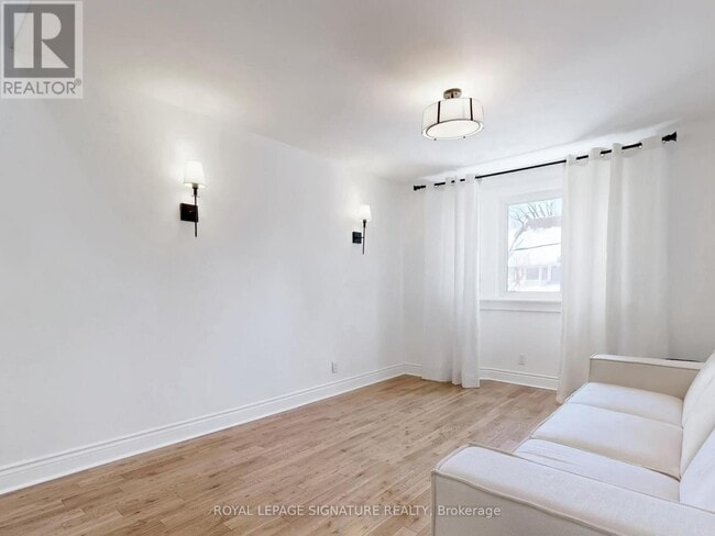 Building Photo - 117 Westmount Ave