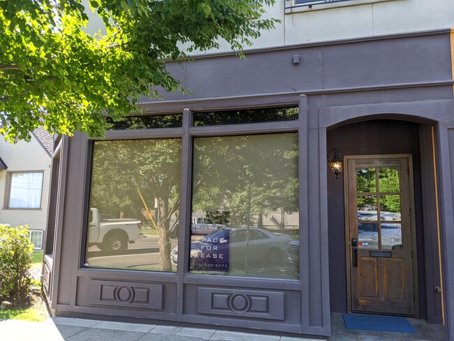 Building Photo - 315 E Main St