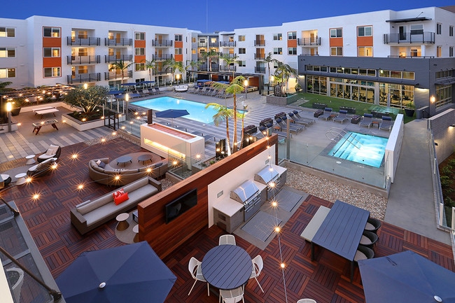 Poolside Living - Eleven10