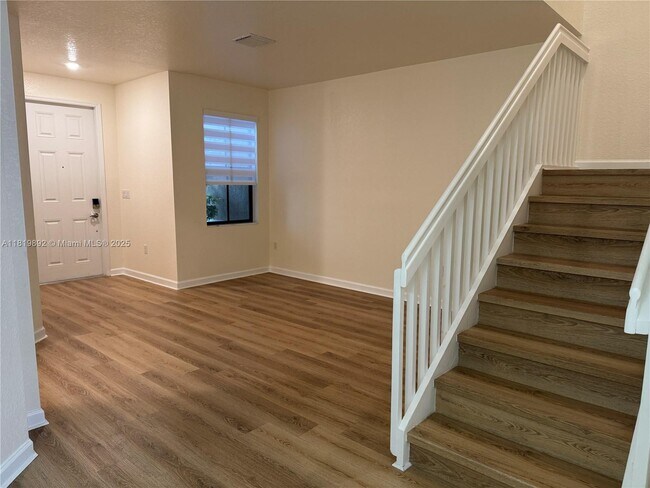 Foto del edificio - 10825 W 33rd Way