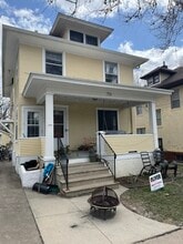 Building Photo - 714 N Van Buren St