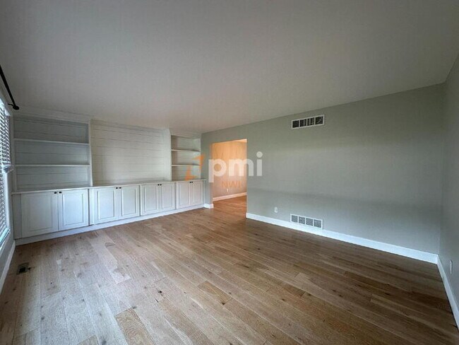 Foto del edificio - 9604 Walnut Dr