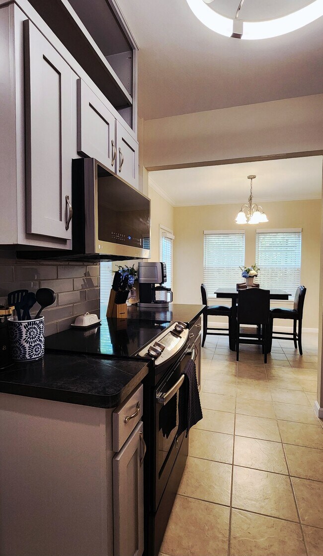 Foto del edificio - 1301 Canyon Creek Cir