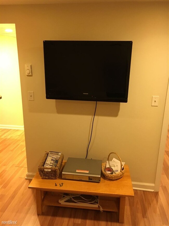 Foto del edificio - 1 br, 1 bath House - 61 Reservoir St