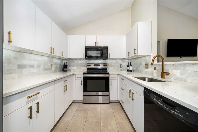 Building Photo - 137 Tyson Commons Ln