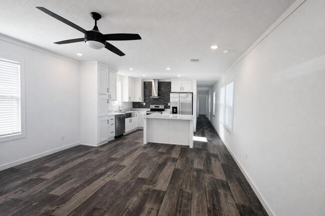 Foto del edificio - 161 Donatello Rd