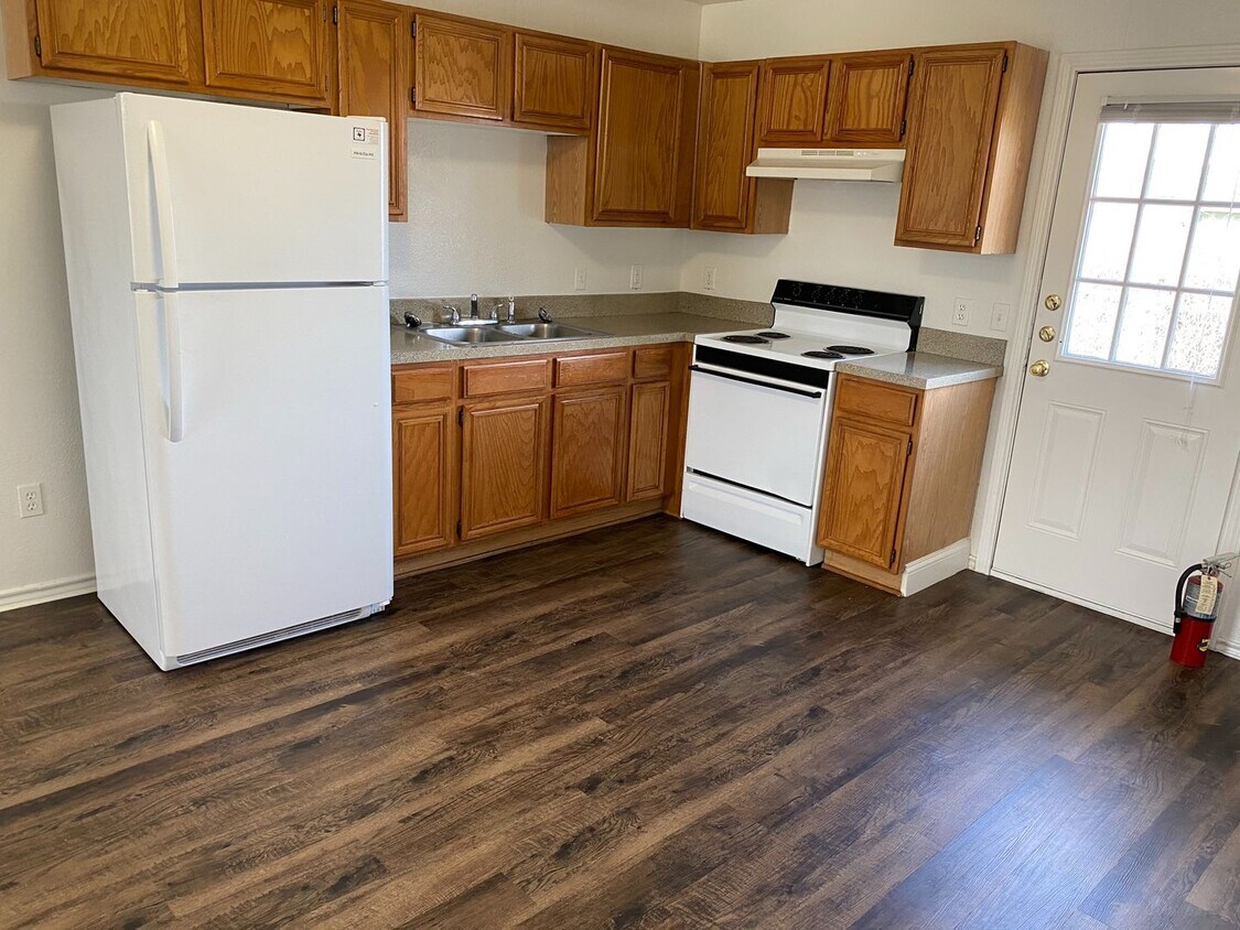 705 Miracle Ln Unit D, Cleburne, TX 76033 Room for Rent in Cleburne