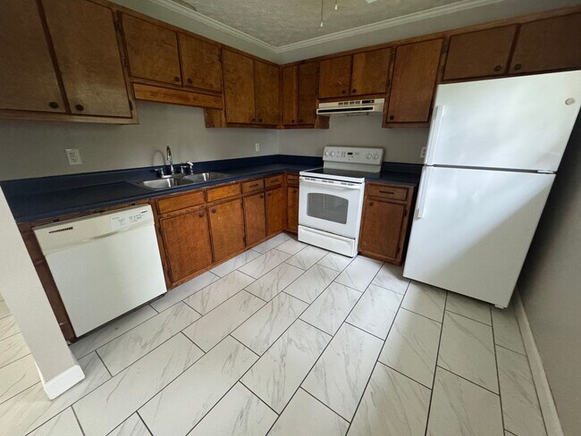 Foto del edificio - 2 Bedroom, 1 Bathroom - Home in Garden Lakes!