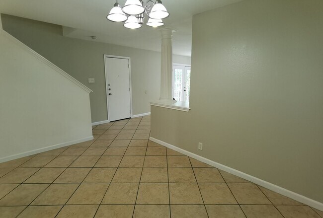Building Photo - Kenton Place 4 bedroom 2.5 bath ready for ...