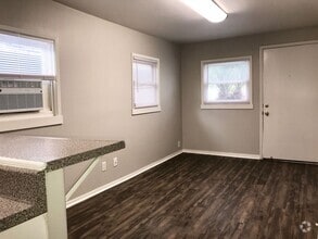 Building Photo - 4520 1/2-4723 Kansas St