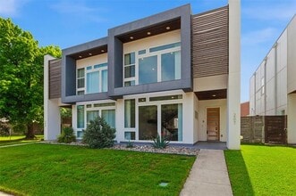 Building Photo - 207 Adrian Dr