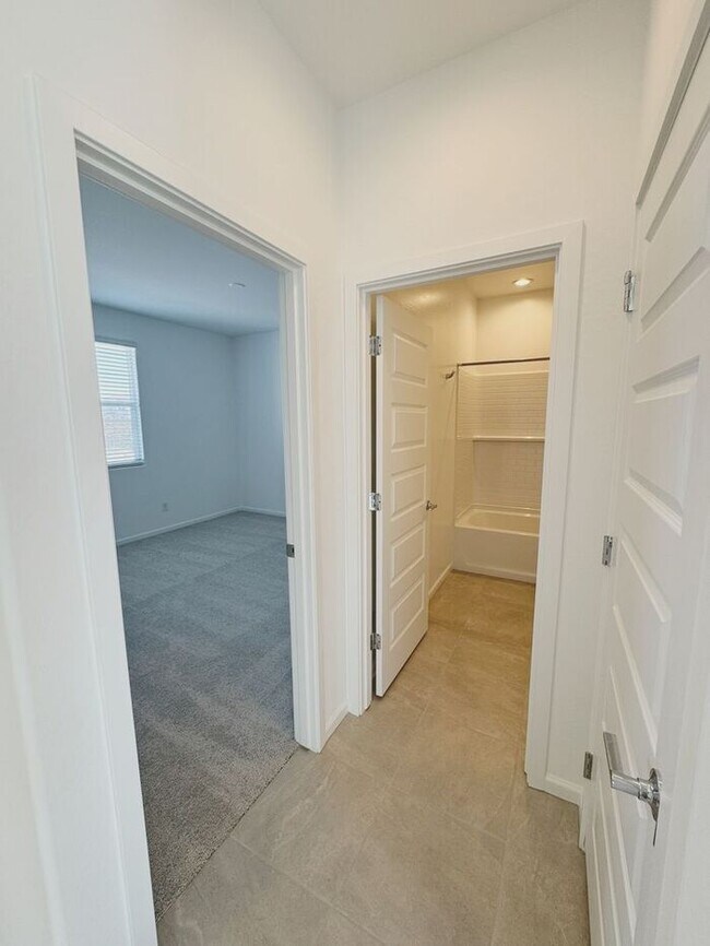 Foto del edificio - MOVE IN SPECIALS!! New 5-Bedroom Home in P...