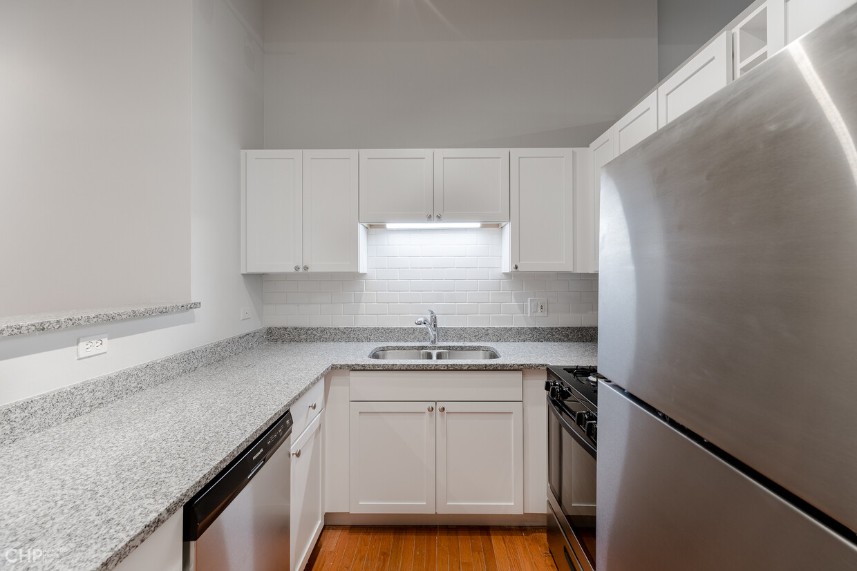 Primary Photo - 333 W Hubbard St