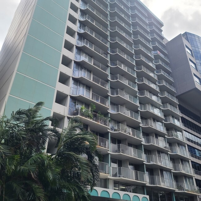 Building Photo - 1617 Kapiolani Blvd
