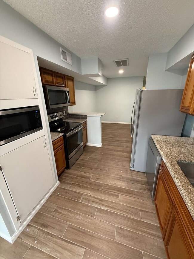 Foto del edificio - Spacious 3-Bedroom Corner Home in Candlelight Oaks Village