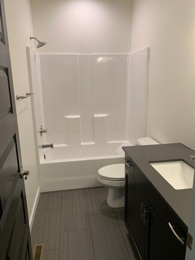 Building Photo - 002