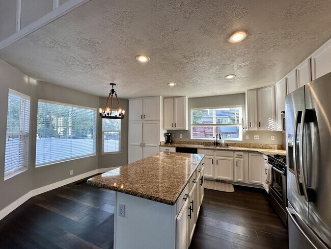 Foto del edificio - 14892 Tooele Ln