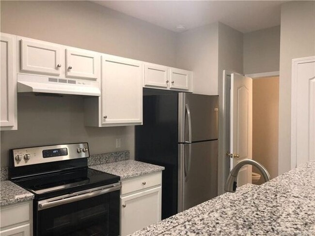 Building Photo - Two Bedroom Townhouse in Sherrills Ford wi...