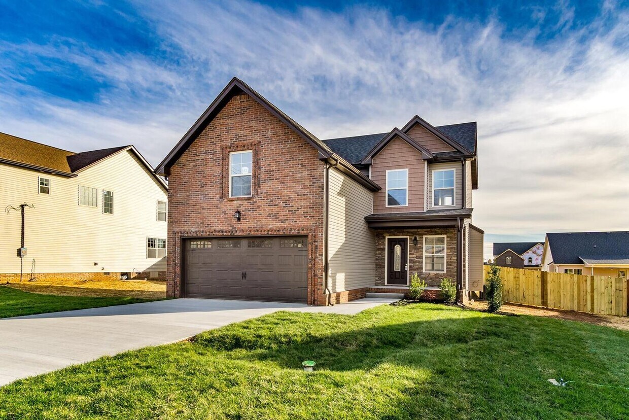 Foto principal - Pet Friendly Three Bedroom with Bonus!