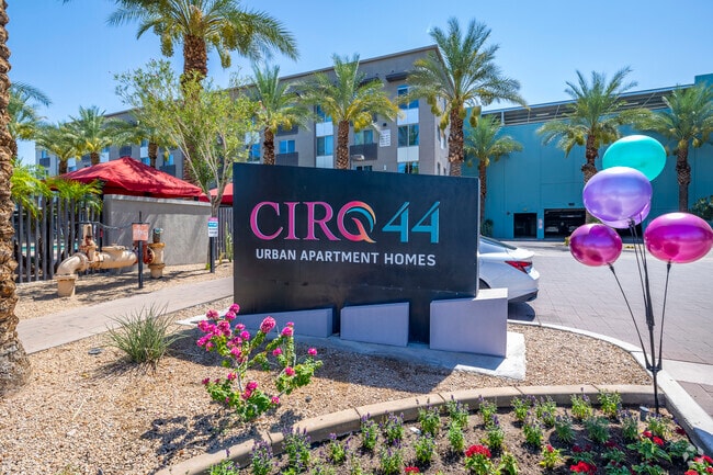 Foto del edificio - CIRQ 44