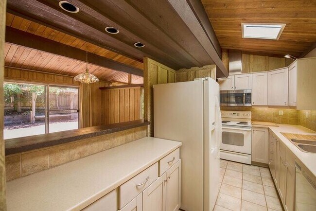 Building Photo - Spacious Three Bedroom Home in Carmel Valley