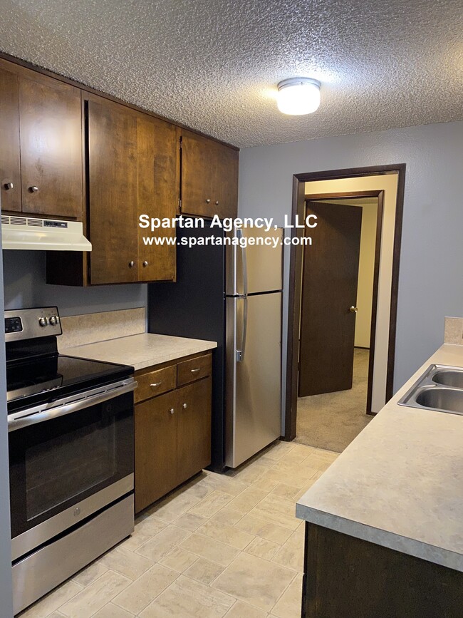 Building Photo - 9816-9116 116 St E