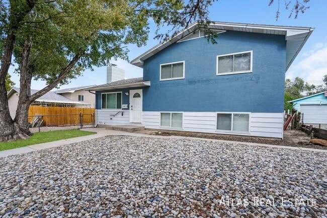 Building Photo - 804 2nd St