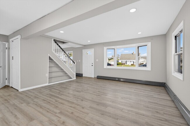 Building Photo - 28 Candle Ln