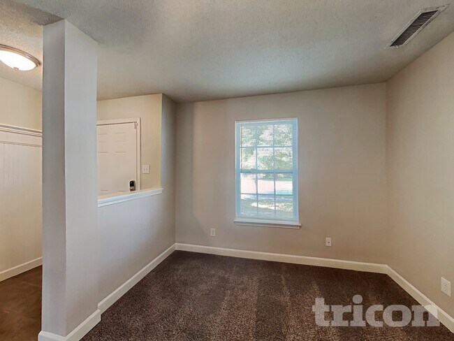 Foto del edificio - 2117 Westmere Dr