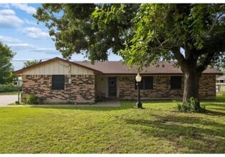 Building Photo - 210 Lanier Rd