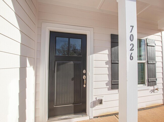 Building Photo - BEAUTIFUL 3BD/2.5BTH Townhome in Belmont a...