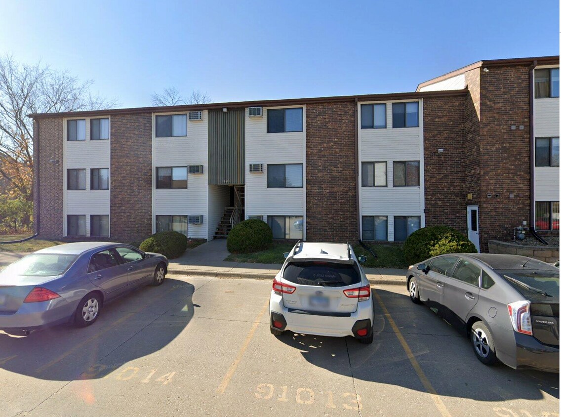 910 Benton Dr Unit 21, Iowa City, IA 52246 Condo for Rent in Iowa