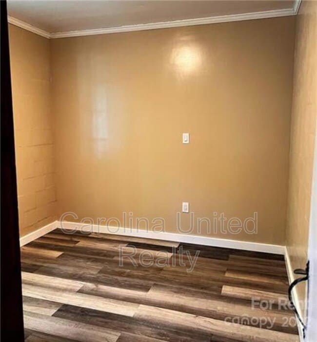 Building Photo - 2605 Kendrick Dr