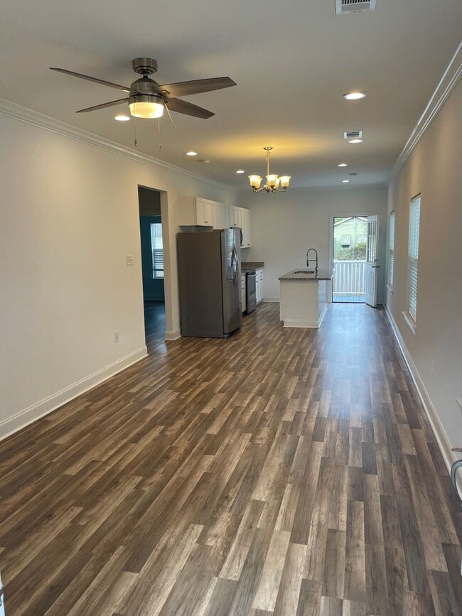 Building Photo - Renovated 2BD/1BA with Driveway and Backyard!