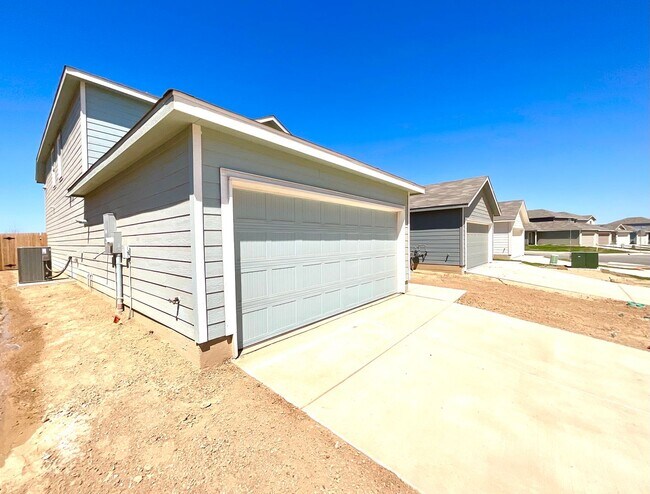 Foto del edificio - **APPLICATION RECEIVED***MOVE IN SPECIAL* New Construction 4-Bedroom With Upstairs Loft, Fenced Y...