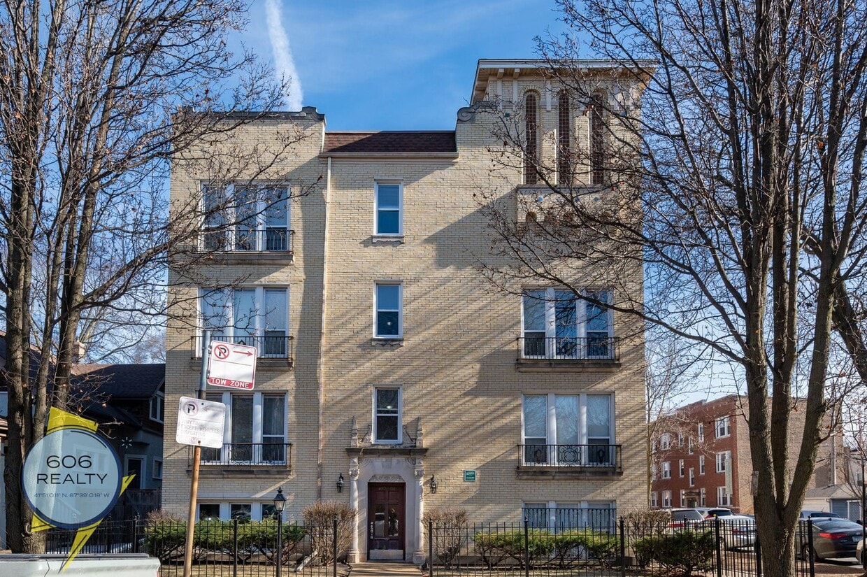 Primary Photo - 4901 N Christiana Ave
