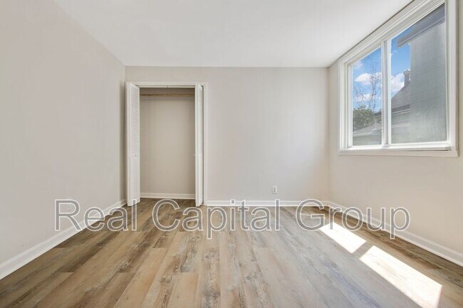 Foto del edificio - 313 Fenton St