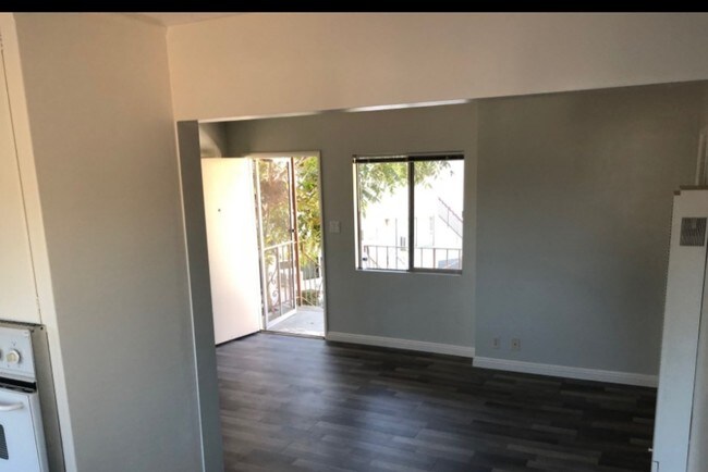 Living Room - 410 W Alameda Ave