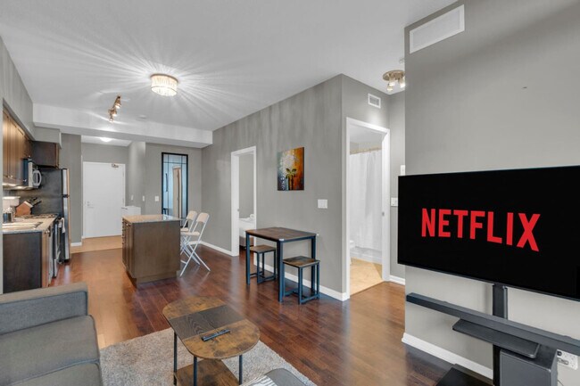 Building Photo - 215 Fort York Blvd