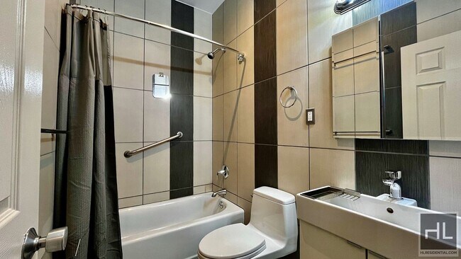 Building Photo - Beautifully renovated 1-bedroom apartment ...