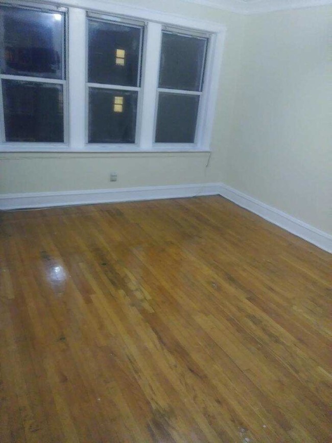 Building Photo - 1622 W 82nd St