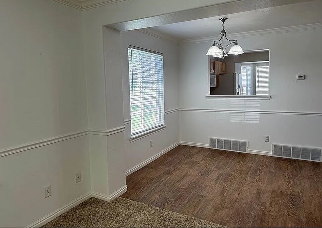 Foto del edificio - 3 bedroom Parkside Townhome!