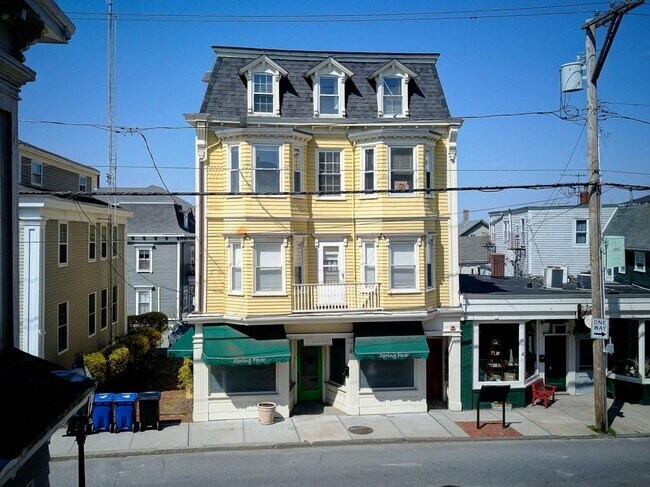 Building Photo - 235 Spring St