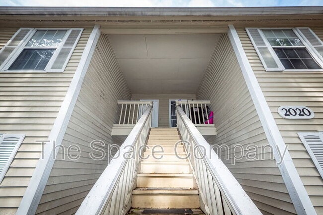 Building Photo - 2020 Coldspring Dr