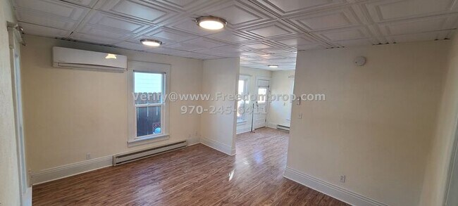 Foto del edificio - 309 W 1st St
