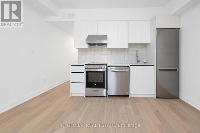 Building Photo - 475 Ossington Ave