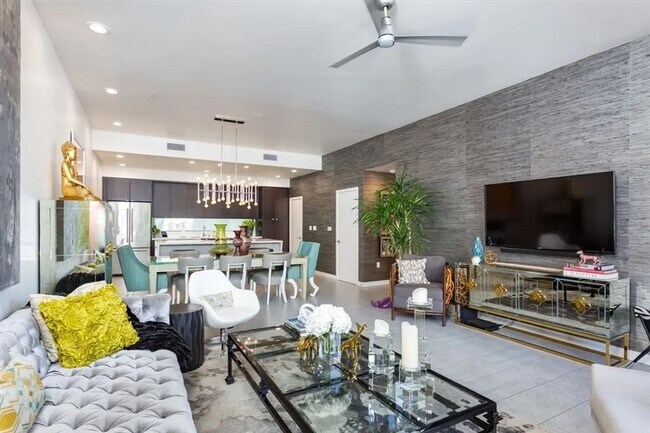 Building Photo - Chic & Modern 2 Bed/2.5 Bath Townhome in B...