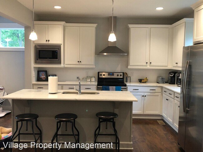 Building Photo - 3 br, 2.5 bath House - 702 B Waco Drive