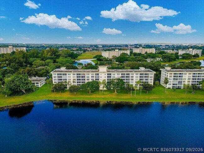 Foto del edificio - 3150 N Course Ln