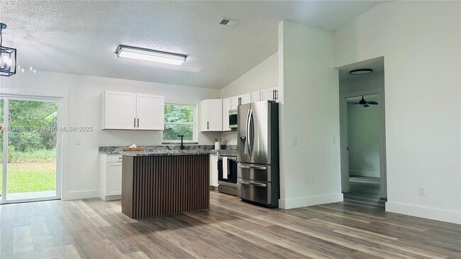 Foto del edificio - 117 Pine Crse